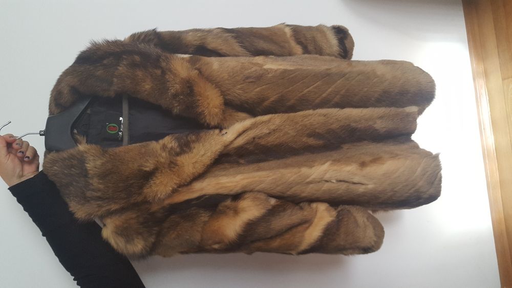 Haina de blana in stare impecabila