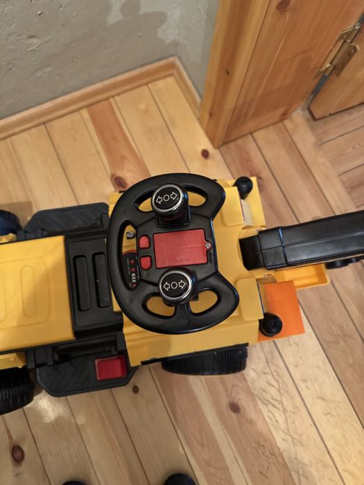 Игрушка машина-экскаватор