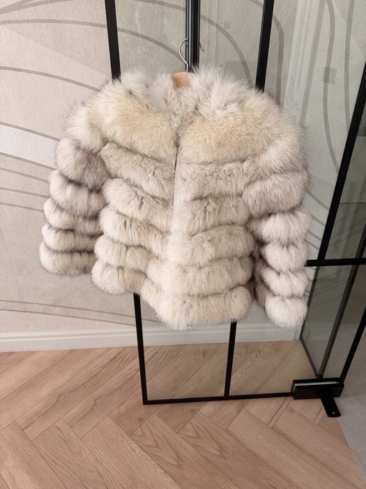 Палто с качулка от сребърна лисица