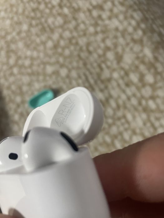 Продам AirPods 4