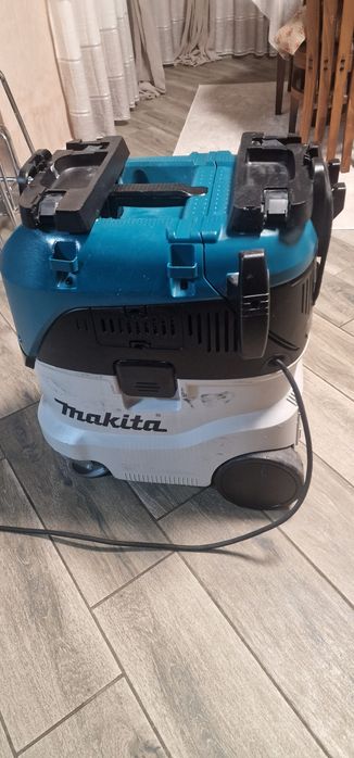 Прахосмукачкa Makita VC4210L