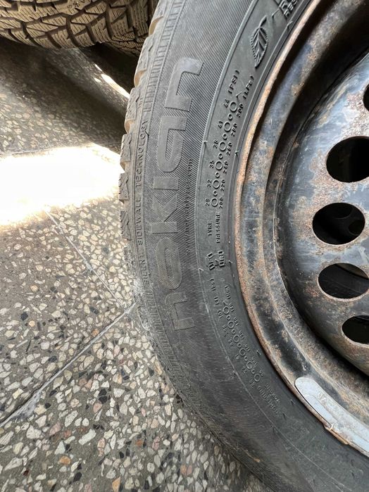 Запазени зимни гуми Nokia WR D4 175/65/14 с железни джанти 4x100 56.1