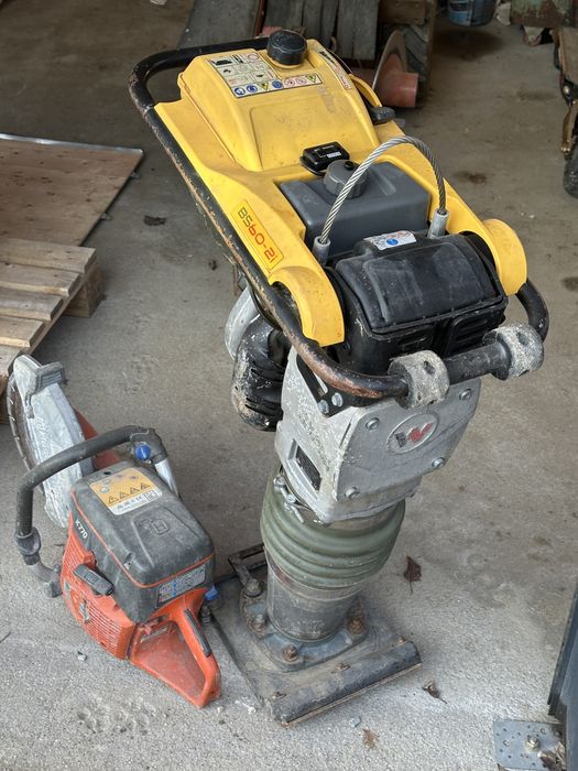 Inchiriez miniexcavator Caterpilar 1,9t, trancher provesional,rem baculabila, mai, dr