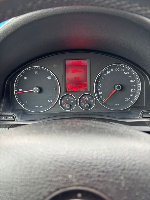 Vând Volkswagen Golf