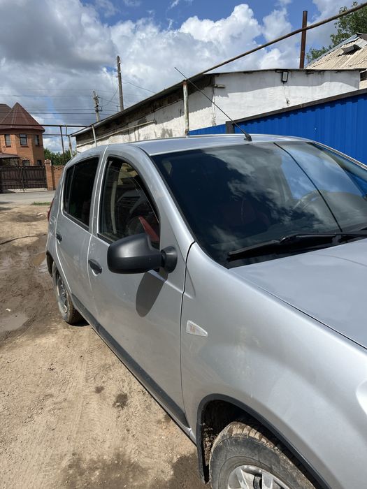 Продам машину Renault Sandero