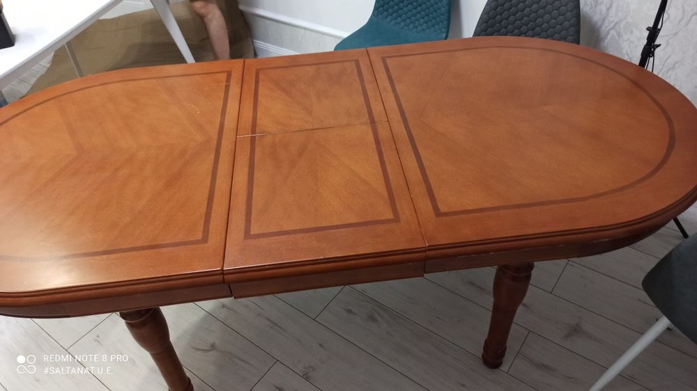 Продам обеденный стол