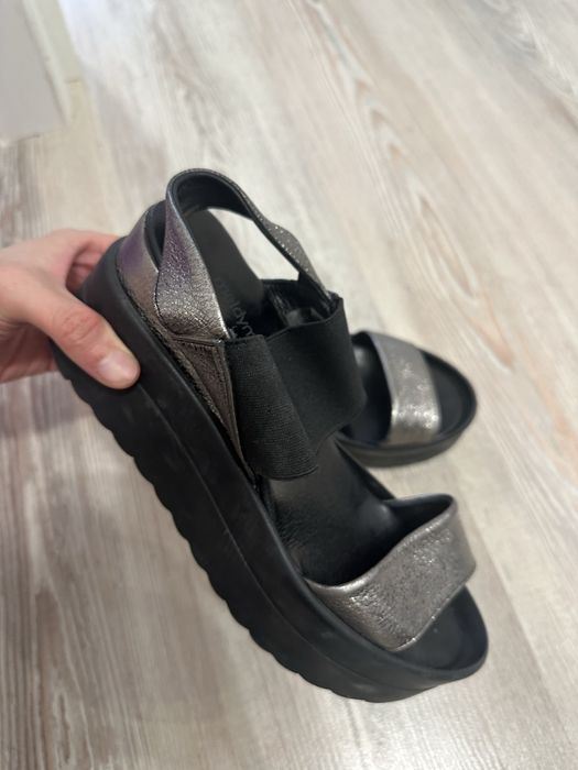 Босоножки женские