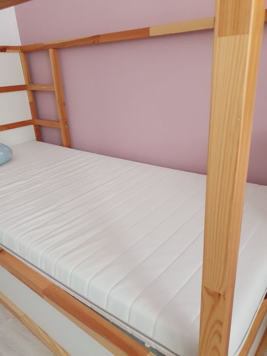 Mobilier camera copii, pat Kura Ikea, reversibil + saltea Malfors / du