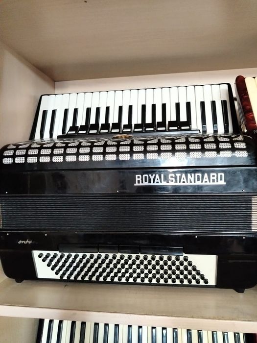 Продам немецкие аккордеонын