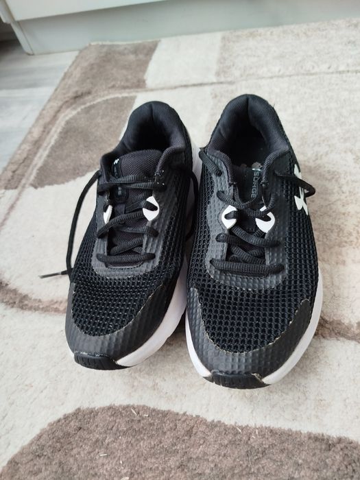 Маратонки Under Armour номер 37,5