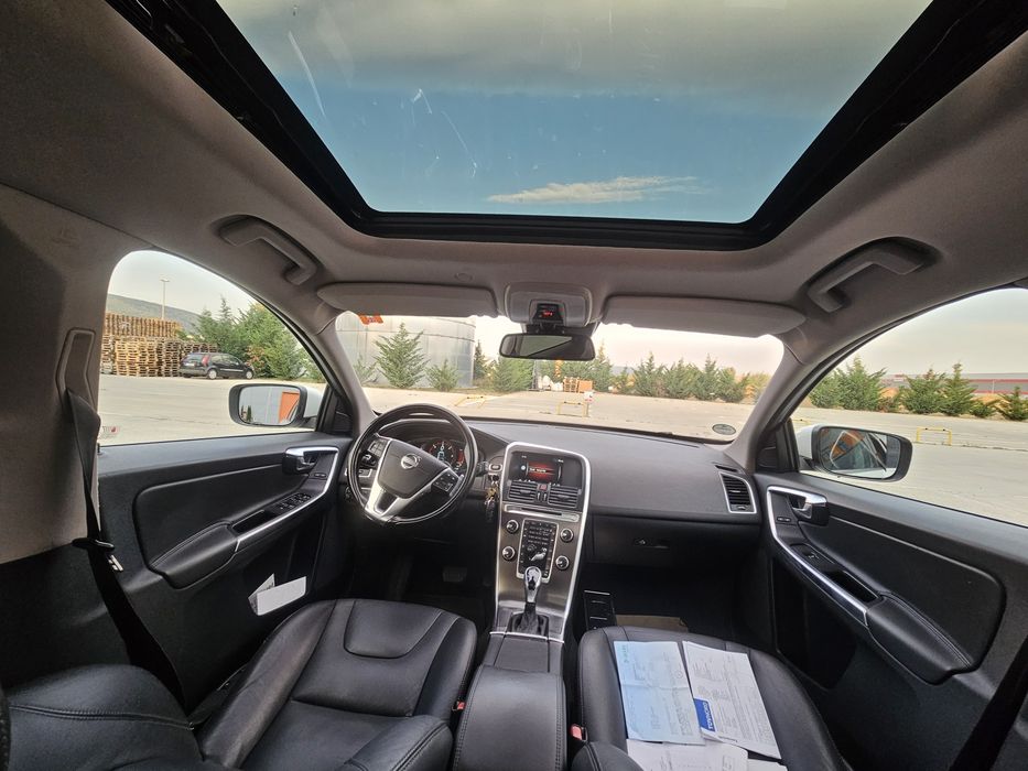 Volvo XC60, 2.4 Diesel  215CP 4x4 Xenon  Led Trapă  Piele  Distributie schimbata Jante  Cârlig  Camera  Posibil Rate *