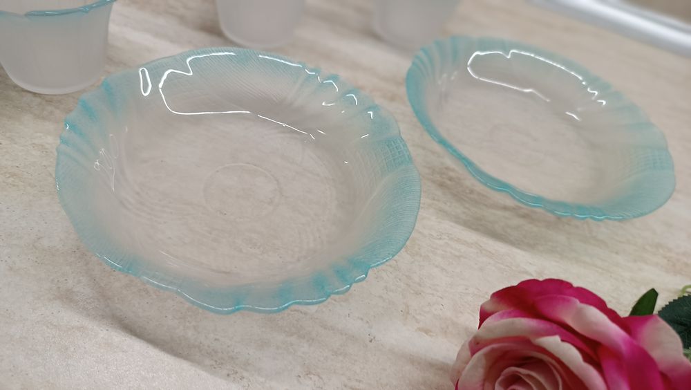 Десертен сервиз 4 купички ,2 чинийки муранско цветно стъкло