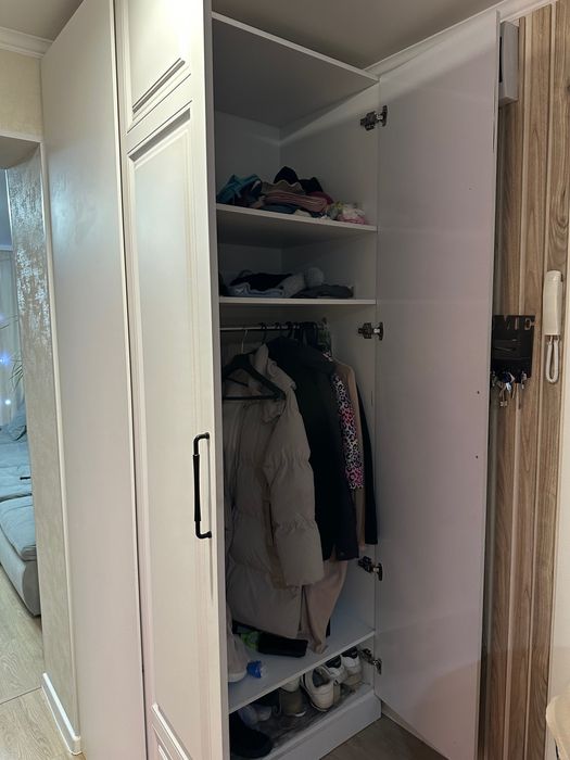 Продам почти новый шкаф