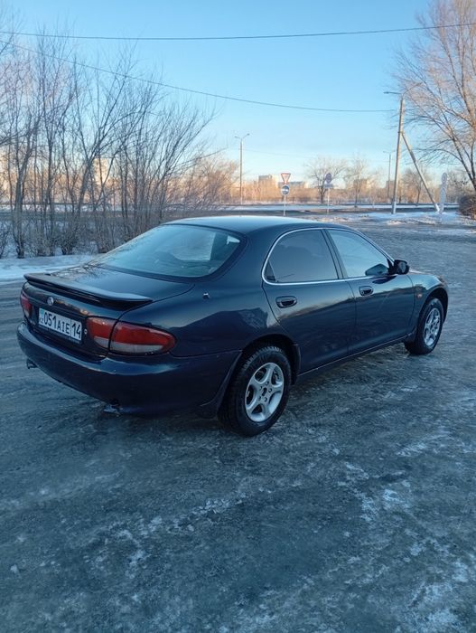 Мазда кседос 6 .