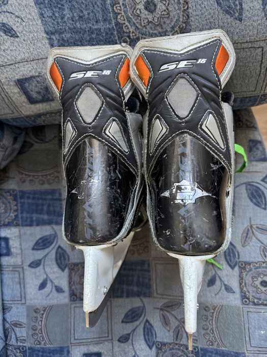 Коньки хоккейные