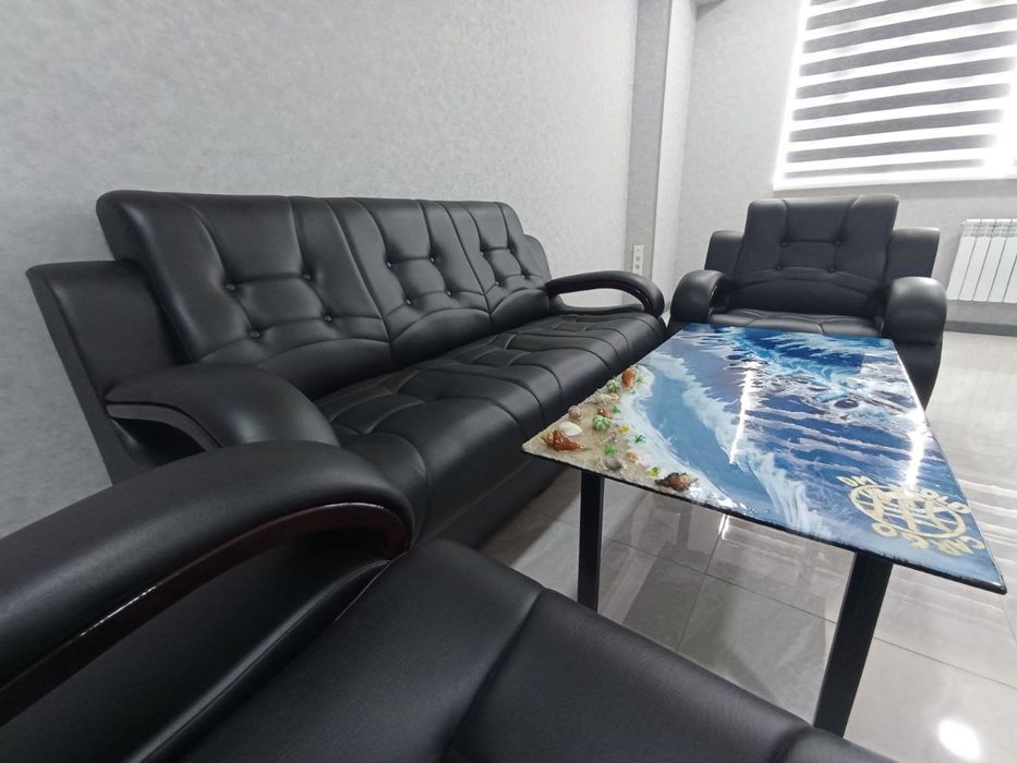 Диван и кресло +журнальный стол