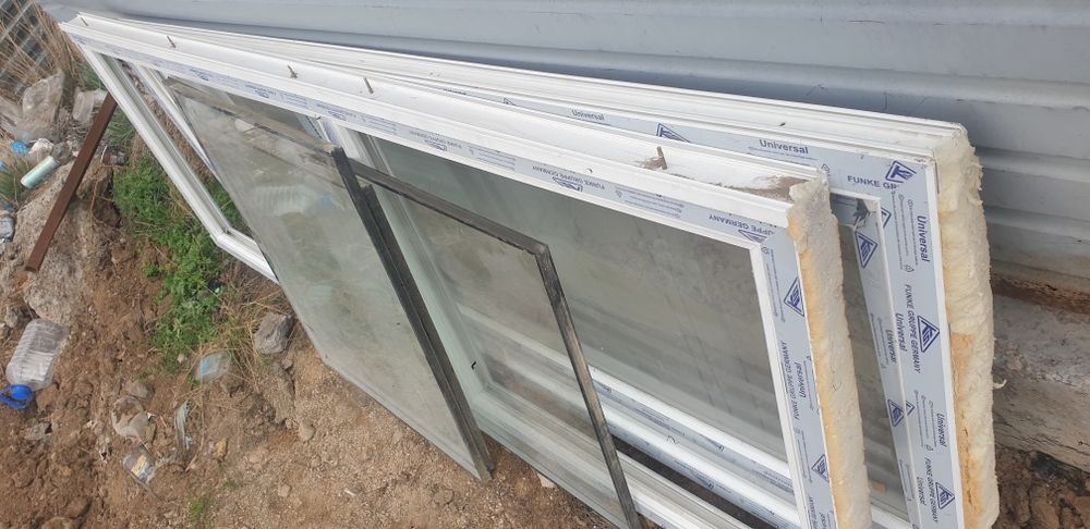 Плвстиковая дверь