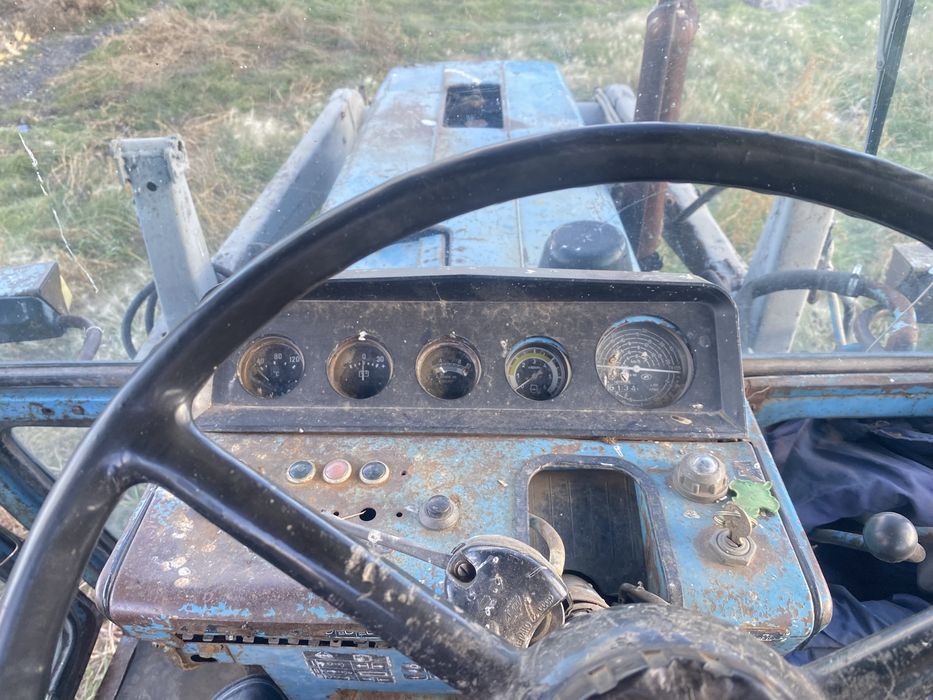 Продам мтз80 стоит в Макинске