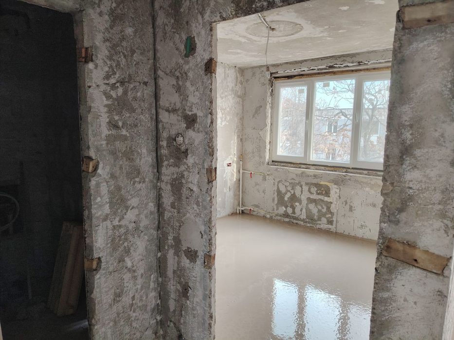 Executam tencuiala mecanizata.  Sape fluide ipsos