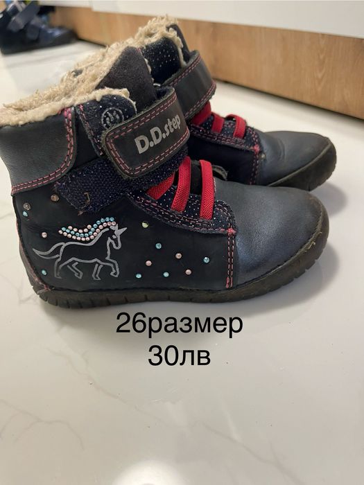 Детски боти и ботуши в добро състояние.