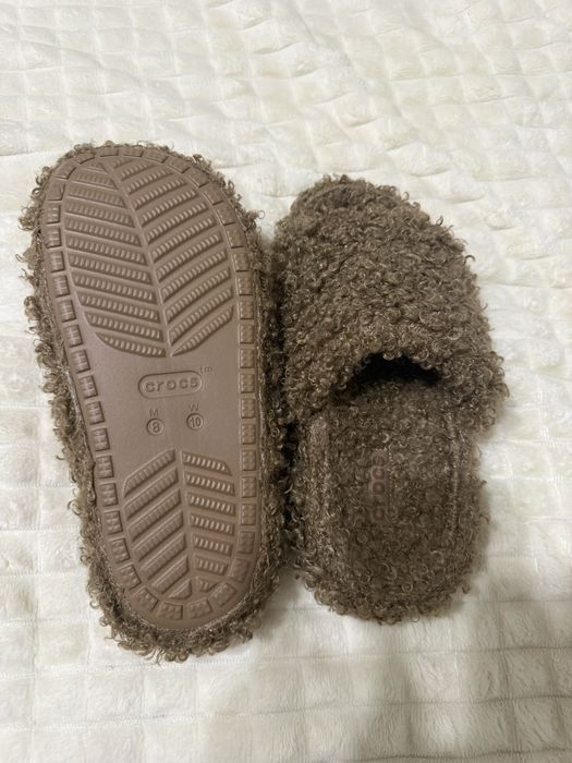 Чехли Crocs.