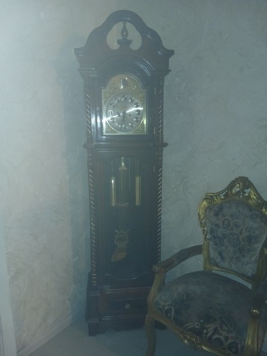Часы напольные .