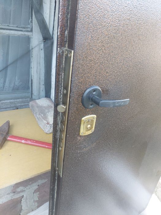 Метална врата с каса 195/82