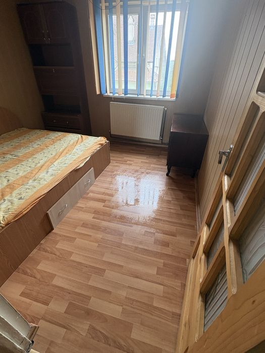 Închiriez apartament cu 2 camere