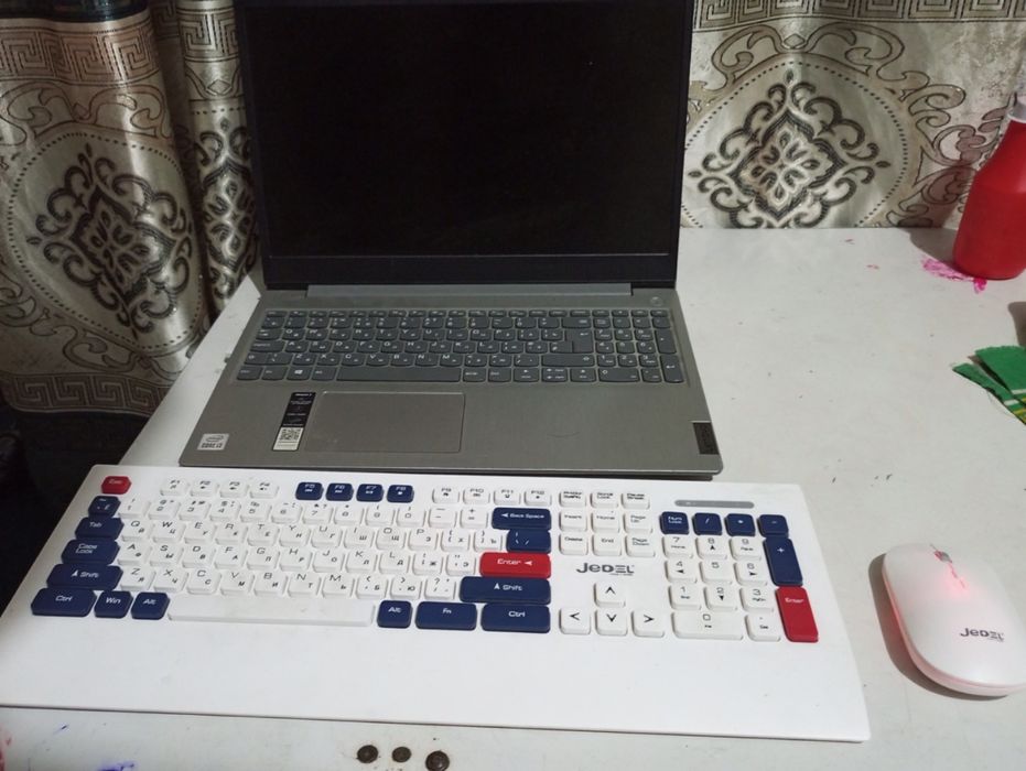 Notebook Kompyuter sotiladi