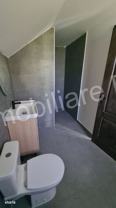 Casă de vânzare în comuna Arefu, sat Arefu, județ Argeș.