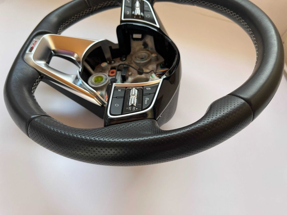 Оригинален с перфорирана кожа Мулти волан с пера Kia Stonic GT Line