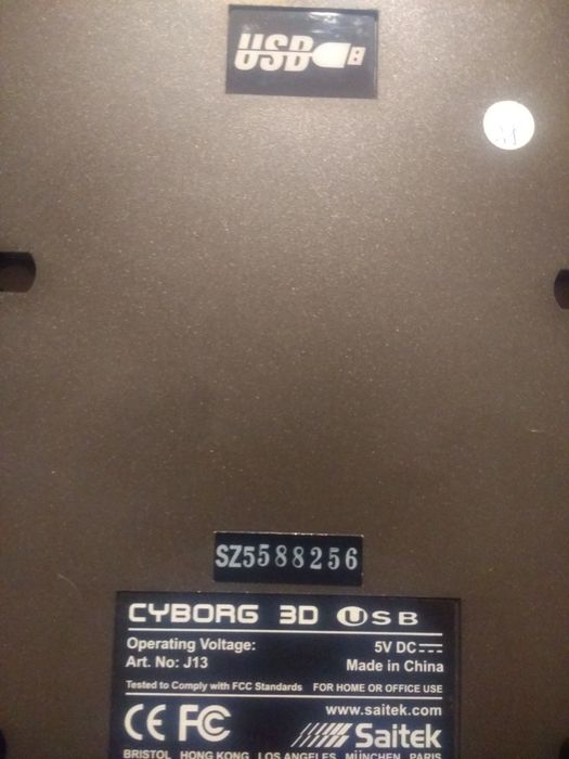 Vând  manetă Saitek CYBORG 3D USB