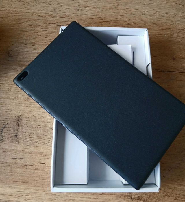Таблет LENOVO Tab4 8