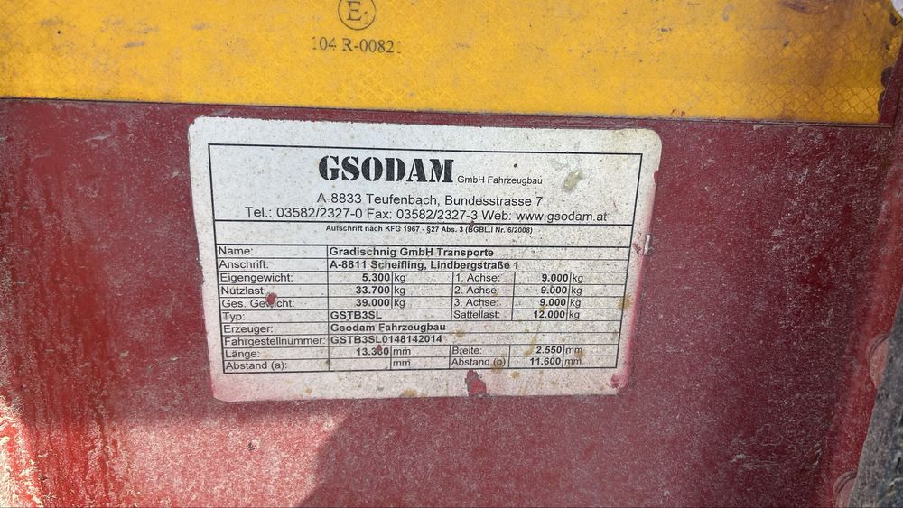 Semiremorca cu racoante