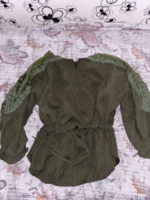 Зеленая блузка