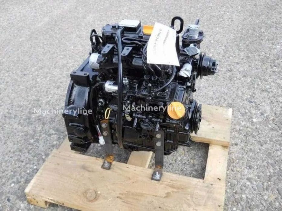 Motor diesel revizuit pe suport din lemn Kubota D1105