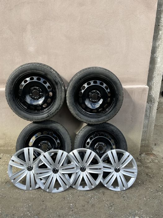 Set 4 jante tablă VW Golf 5 R16 + anvelope 205/55 R16 + 2 seturi capace VW