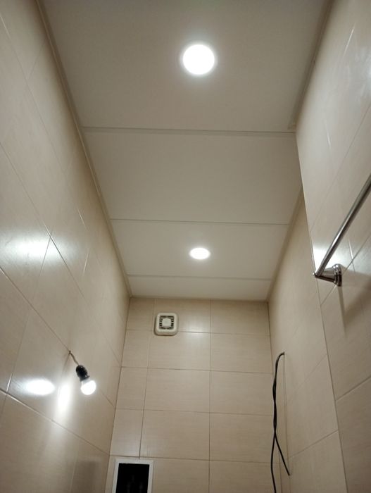 Растерен Окачен таван за баня  . Влагоустойчиви пана. Не мухлясва.