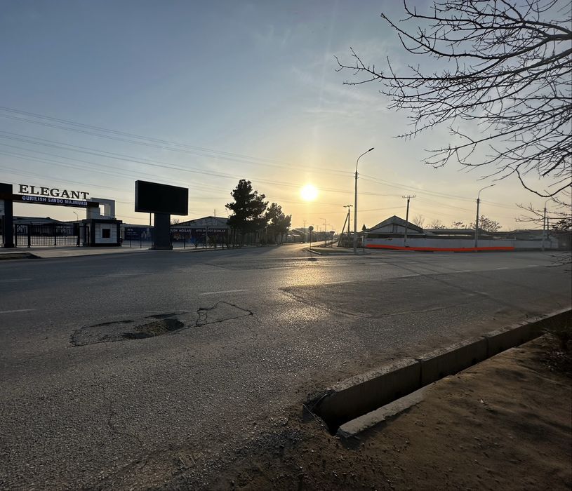 Кучмас мулк учун ховли. Место под бизнес