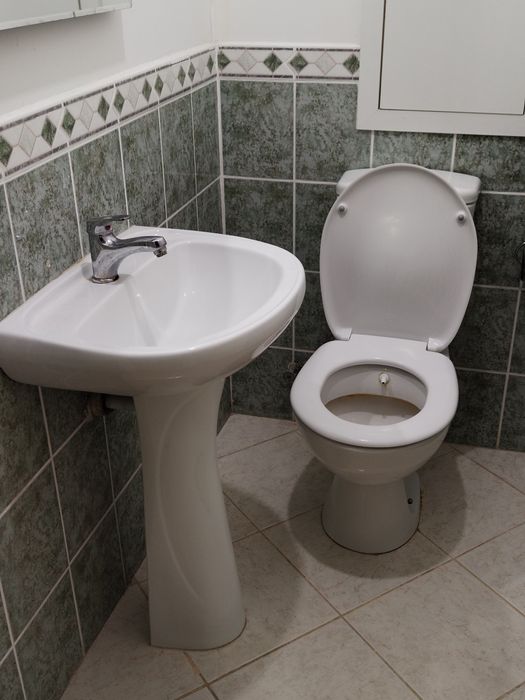 Продам унитаз и раковину