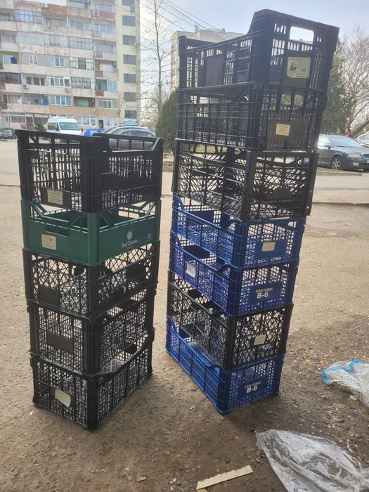 Касетки, кашони от банани, кофи от сирене