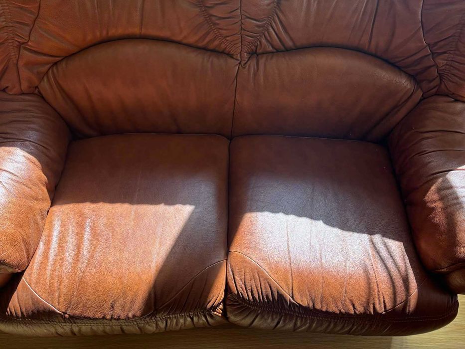 Кожени дивани 2ка и 3ка + табуретка