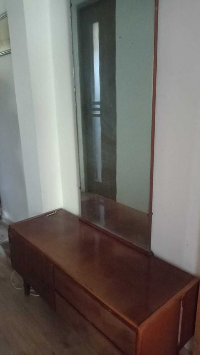 Vand biblioteca , 2 dulapuri haine si 2 canapele extensible
