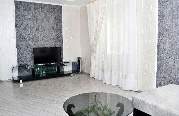 Сарыарка Абая, центр города, 2ч 2000