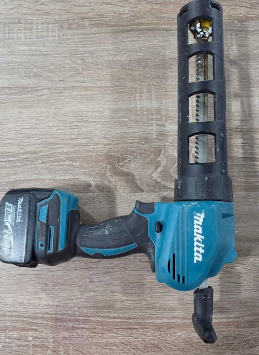 Акумулаторен пистолет за силикон Makita DCG140