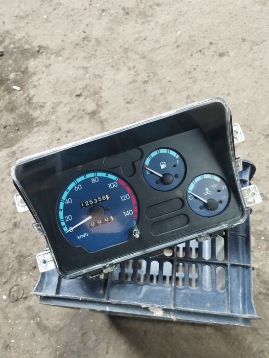 Damas tablo sotiladi