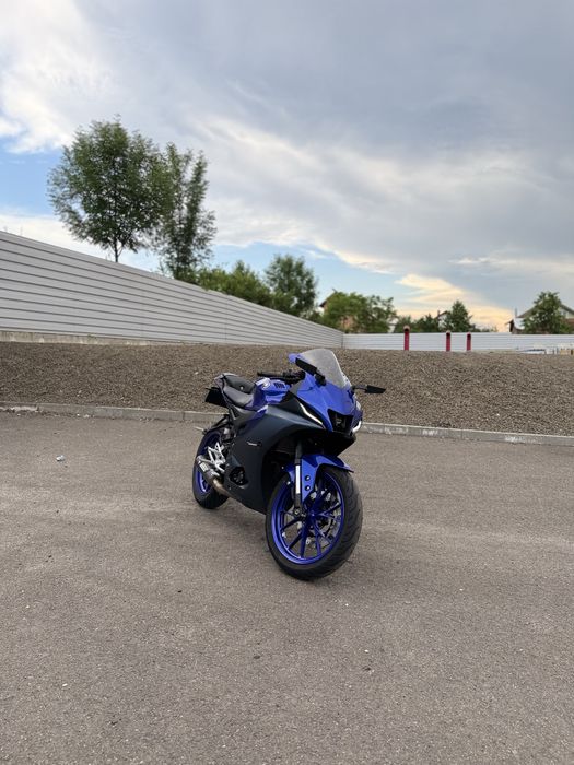Motocicleta Yamaha yzf r125 2024 pentru A1 16 ani