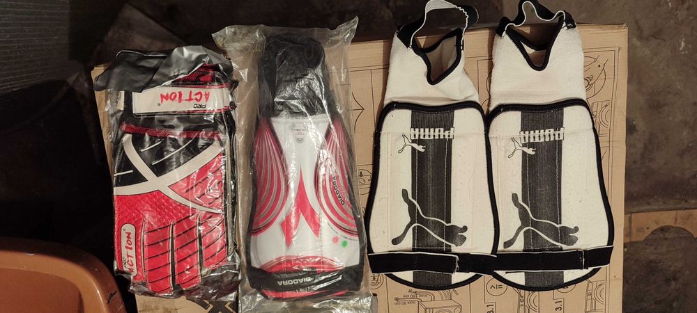 Вратарски ръкавици и кори