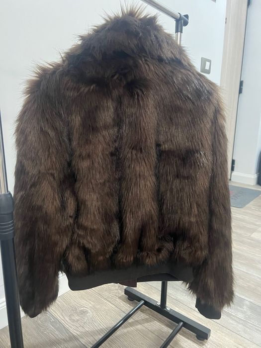 Jachetă scurtă de blană artificială!