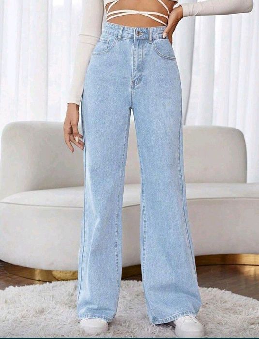 Комплект дънки и жилетка,може и по отделно рр С ,а жилетка е С/М